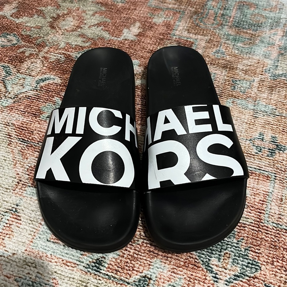 Michael Kor black slides